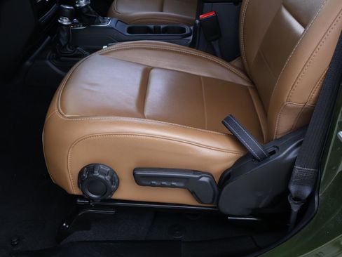 Used 2023 Jeep Wrangler Unlimited Sahara AWD/4WD image 13