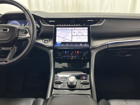 Used 2024 Jeep Grand Cherokee Overland w/ Adv Protech Group III image 9