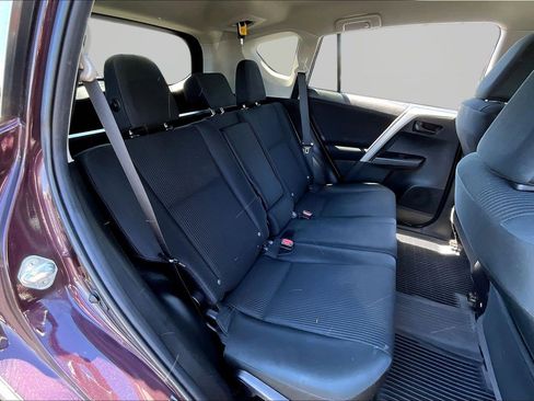 Used 2018 Toyota RAV4 LE w/ Carpet Mat Package FWD image 24
