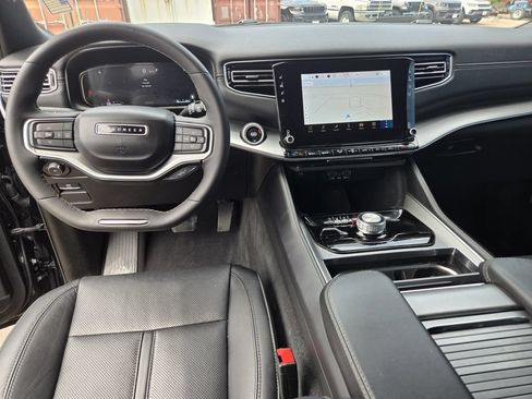 Used 2024 Jeep Wagoneer L Series II AWD/4WD image 24