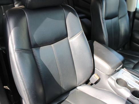 Used 2018 Nissan Pathfinder SL w/ SL Premium Package FWD image 15