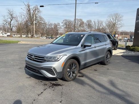 Used 2024 Volkswagen Tiguan SE image 11