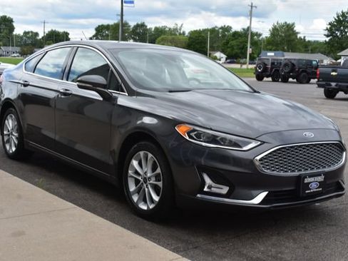 Used 2019 Ford Fusion Energi Titanium FWD image 13