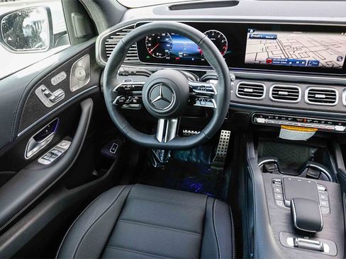 New 2026 Mercedes-Benz GLS 580 4MATIC image 14