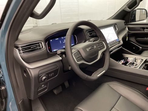 New 2026 Jeep Grand Wagoneer 4WD image 17