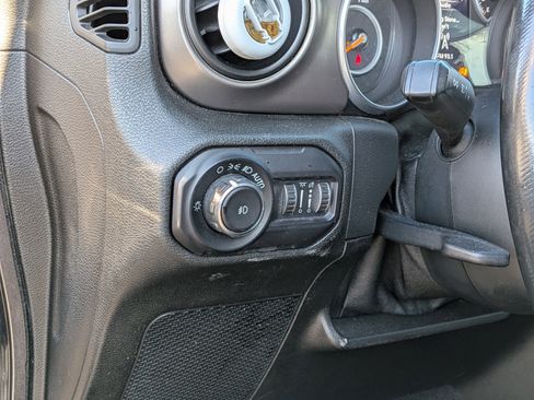 Used 2018 Jeep Wrangler Unlimited Sport S image 14