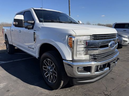 Used 2017 Ford F250 Lariat w/ Lariat Ultimate Package image 4