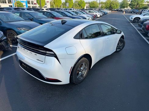 Used 2023 Toyota Prius Prime FWD image 5