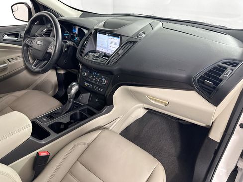 Used 2019 Ford Escape Titanium w/ U0J03 - Titanium Tow Package FWD image 28