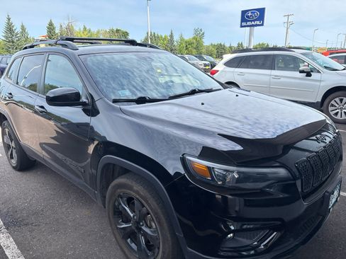 Used 2021 Jeep Cherokee Latitude Lux w/ Sun & Sound Group AWD/4WD image 2
