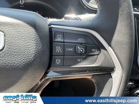 Used 2023 Jeep Grand Cherokee Laredo w/ Luxury Tech Group I AWD/4WD image 23