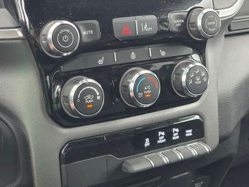 Used 2025 RAM 1500 Big Horn AWD/4WD image 32