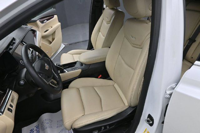 Used 2017 Cadillac XT5 Luxury w/ Driver Awareness Package AWD/4WD image 19