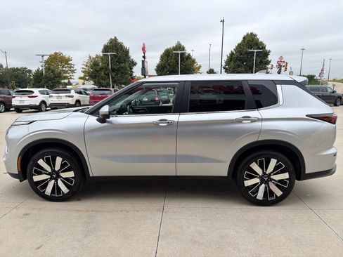 Used 2025 Mitsubishi Outlander SE AWD/4WD image 5