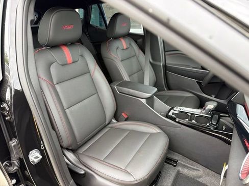 New 2026 Chevrolet Trax RS w/ Sunroof Package FWD image 25