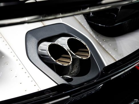 Used 2020 McLaren Senna RWD image 19