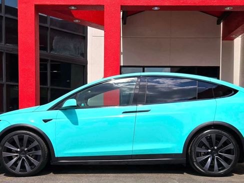 Used 2022 Tesla Model X Plaid image 6