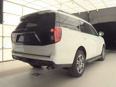 Used 2025 Ford Expedition Active image 2