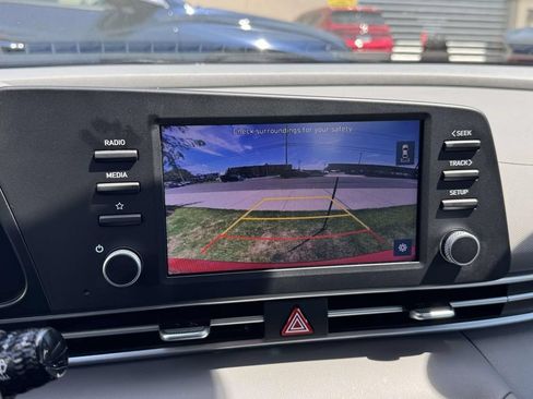 Used 2023 Hyundai Elantra SE FWD image 24