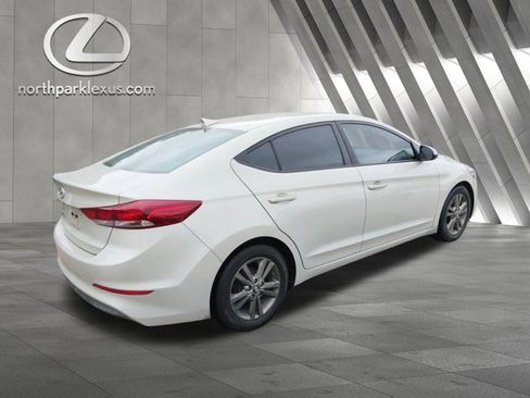 Used 2017 Hyundai Elantra SE FWD image 6