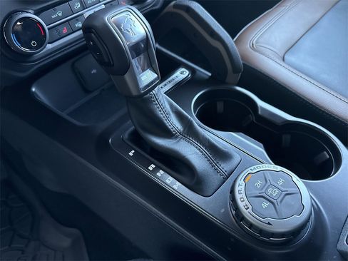 Used 2024 Ford Bronco Outer Banks image 31