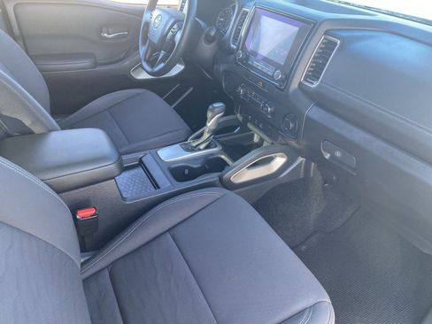 Used 2022 Nissan Frontier SV w/ Technology Package image 8