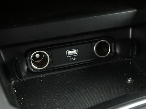 Used 2025 Kia Soul LX FWD image 18