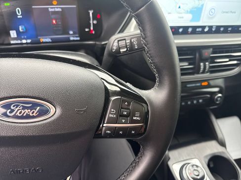 Used 2025 Ford Escape SE FWD image 36