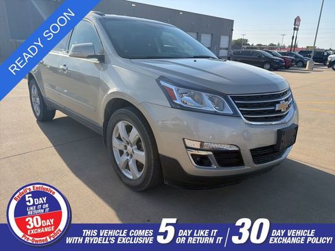 Used 2016 Chevrolet Traverse LT w/ Style and Technology Package FWD image 1