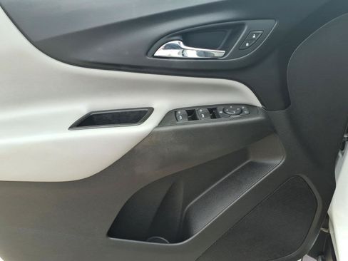 Used 2018 Chevrolet Equinox LS FWD image 16