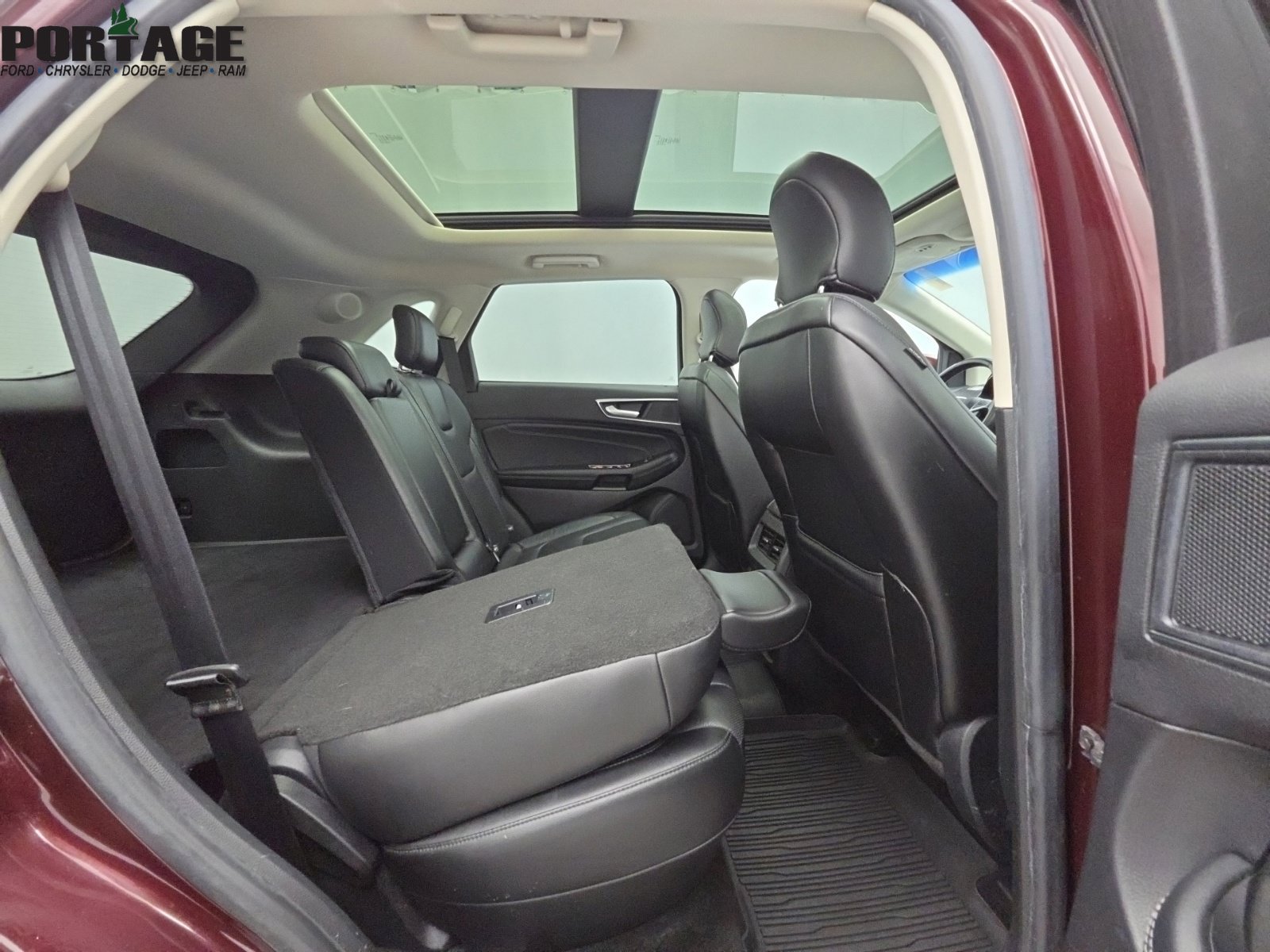 Used 2017 Ford Edge Titanium w/ Equipment Group 301A AWD/4WD image 39