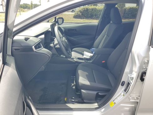 Used 2025 Toyota Corolla LE FWD image 17