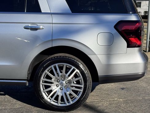 Used 2024 Ford Expedition Limited image 44