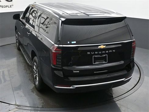 New 2025 Chevrolet Suburban LS image 36