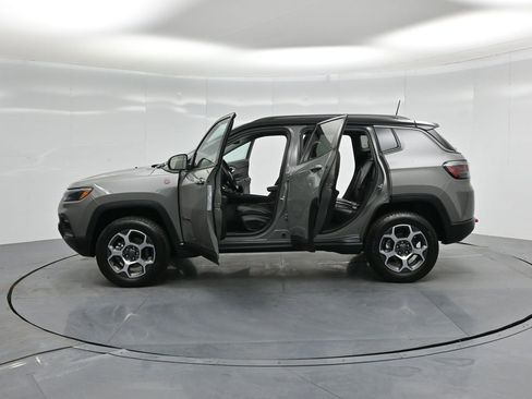 Used 2022 Jeep Compass Trailhawk w/ Trailhawk Elite Group image 5