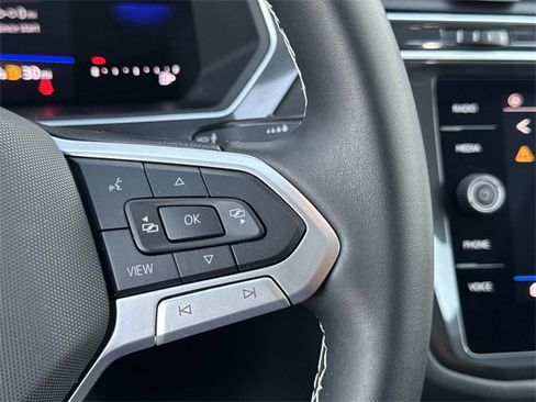 Certified 2024 Volkswagen Tiguan SE w/ Panoramic Sunroof Package image 17
