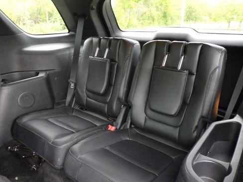 Used 2016 Ford Explorer XLT w/ Equipment Group 202A FWD image 14