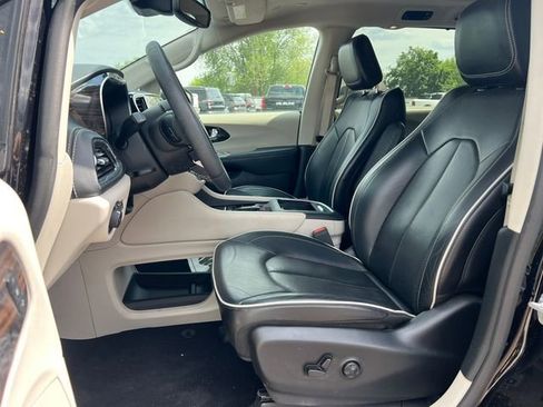 Used 2024 Chrysler Pacifica Limited FWD image 4