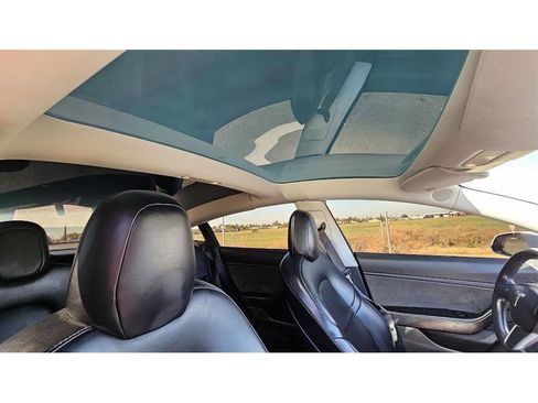 Used 2018 Tesla Model 3 Long Range image 32