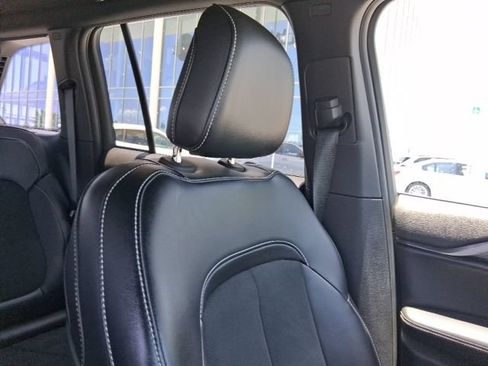 Used 2024 Jeep Grand Cherokee Altitude AWD/4WD image 17
