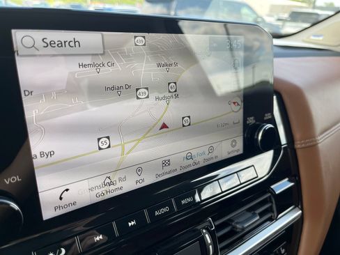 Used 2025 Nissan Pathfinder Platinum w/ Cargo Package FWD image 18
