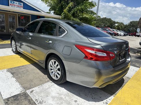 Used 2016 Nissan Altima 2.5 S w/ Power Driver Seat Package image 7
