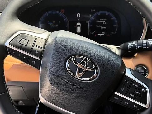 Used 2023 Toyota Highlander Platinum AWD/4WD image 26