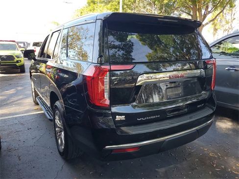 Used 2022 GMC Yukon SLT w/ SLT Premium Package image 3