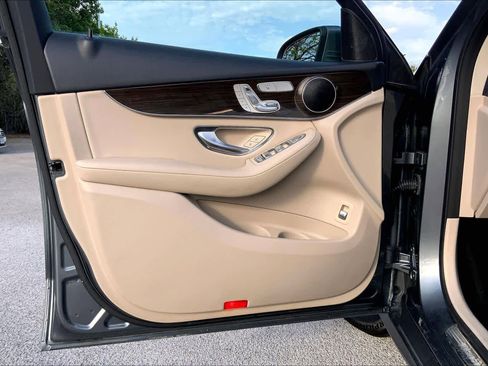 Used 2019 Mercedes-Benz GLC 300 image 22