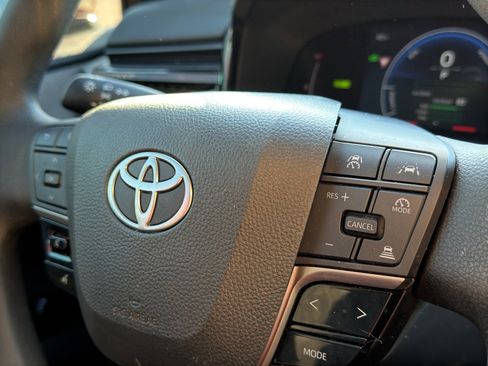 Used 2025 Toyota Camry LE w/ Convenience Package image 28