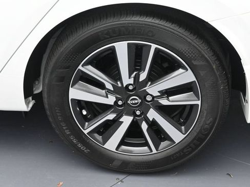 New 2025 Nissan Versa SV w/ Trunk Package FWD image 8