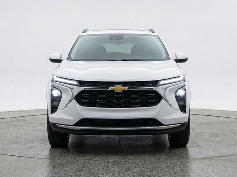 Used 2025 Chevrolet Trax LT image 1