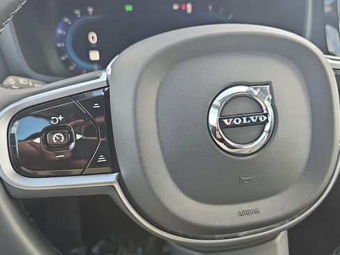 Used 2025 Volvo V60 B5 Cross Country Plus image 38