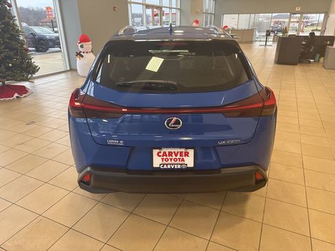 Used 2022 Lexus UX 250h w/ Luxury Package image 8